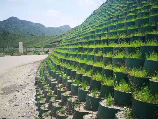 土工格室-祁连山格室山体护坡.jpg